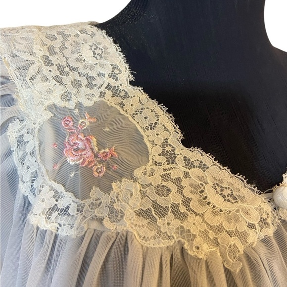 Vintage White Cream Embroidered Layered Peignoir Robe - Picture 9 of 10